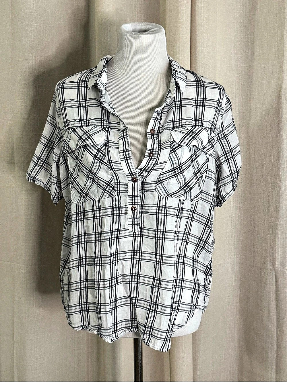 H&M Plaid Button Down Shirt in White & Blue Size 12 Like New
